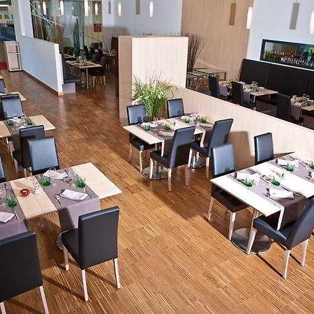 Park Inn By Radisson Vienna Клостернойбург Екстериор снимка